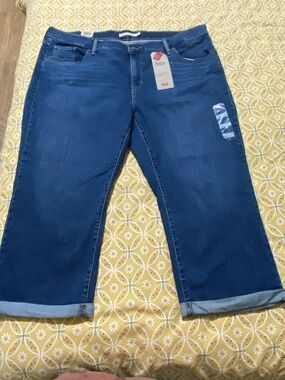 Levi's Dark Blue Cropped Jeans - Rolled Hem